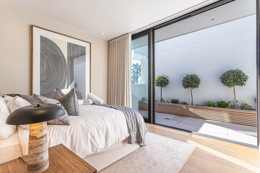 To Let 4 Bedroom Property for Rent in Fresnaye Western Cape